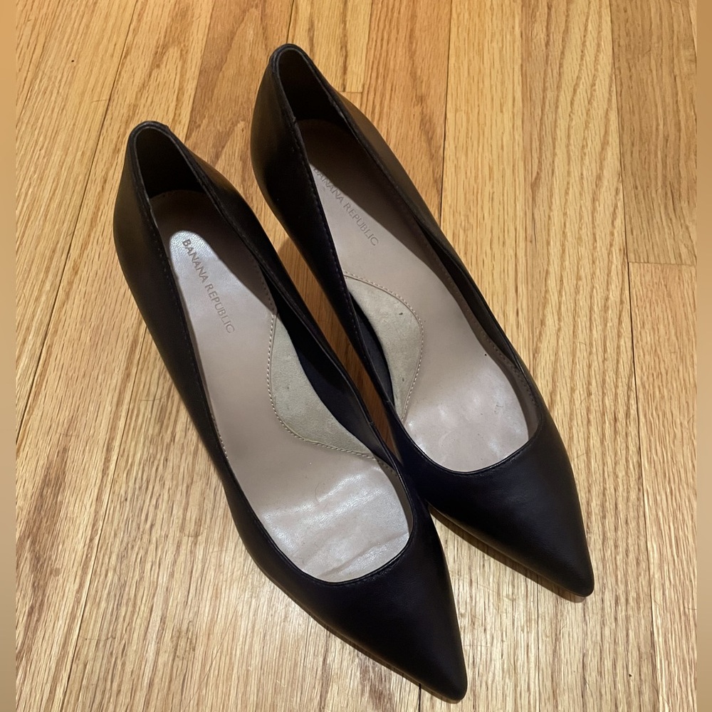 Banana Republic black pumps